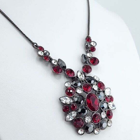 Givenchy Runway Necklace 19" Red Clear & Iridescent Black Rhinestones Gunmetal - Picture 1 of 12